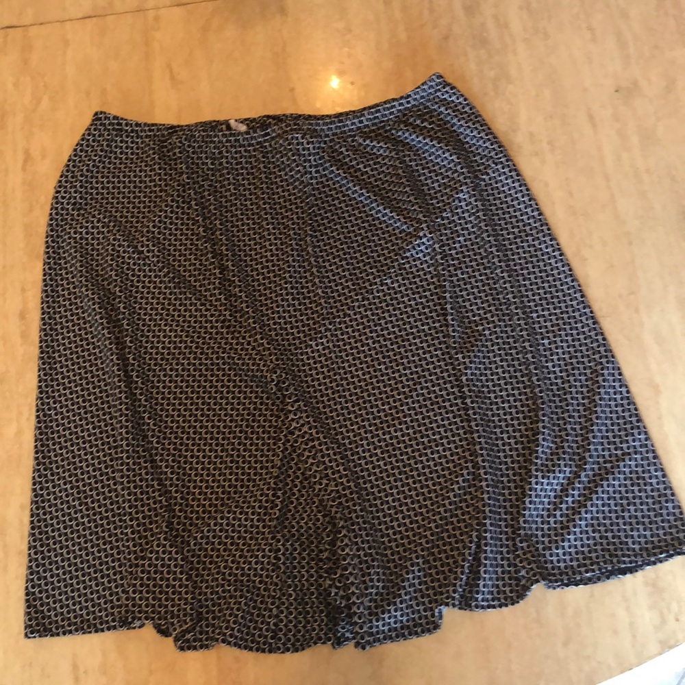 Uniform Woman  black and white skirt,  elastic waist  size 3X. Asymmetric design